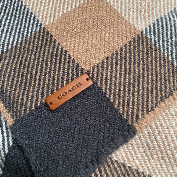 Coach Vintage winter scarf with fringes along one side   Excellent Condition - Picture 3 of 5